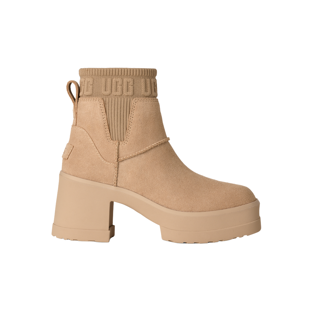 UGG Women's Moxy Chelsea in Sand