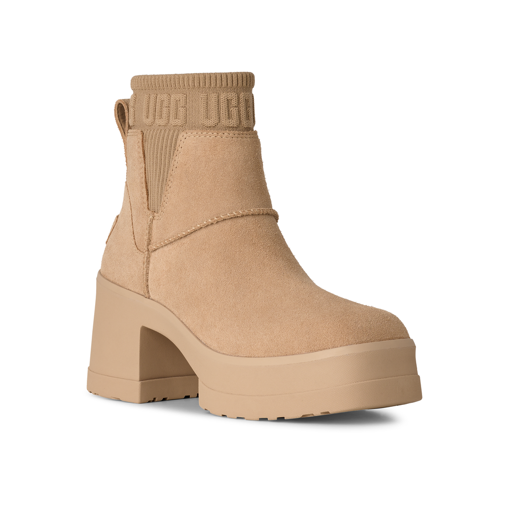 UGG Women's Moxy Chelsea in Sand