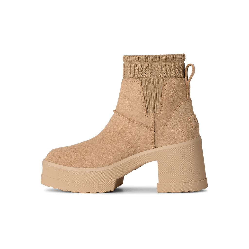 UGG Women's Moxy Chelsea in Sand