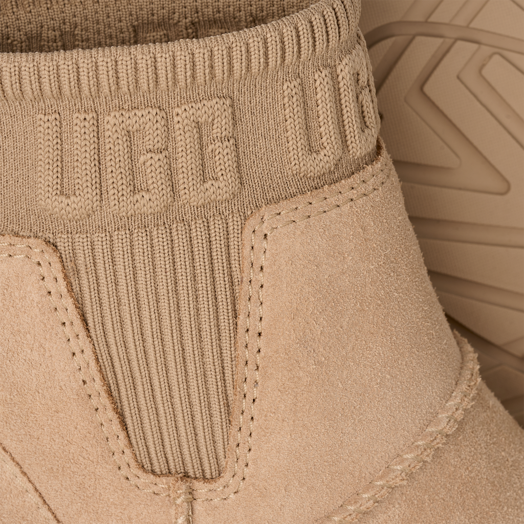 UGG Women's Moxy Chelsea in Sand