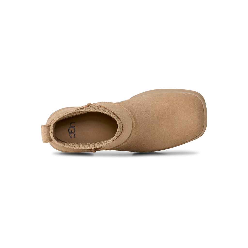 UGG Women's Moxy Chelsea in Sand