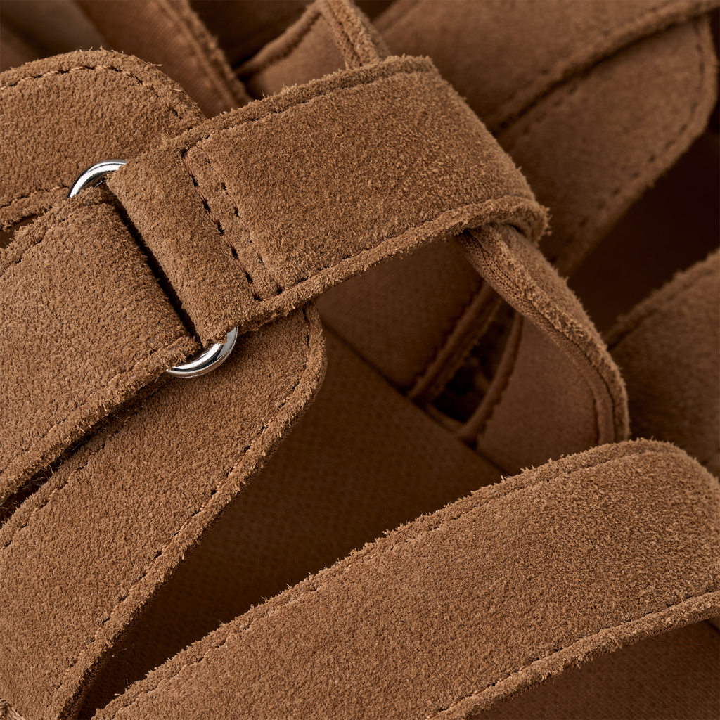 UGG Women's Goldenstar Gleam in Chestnut