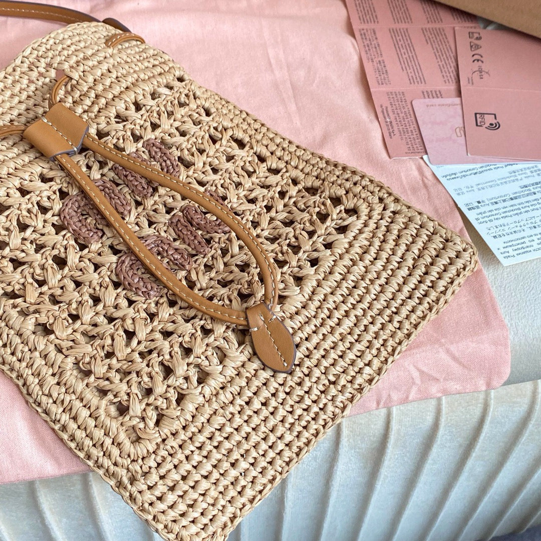 WANDER BUCKET BAG 23 IN NATURAL RAFFIA WITH LEATHER TRIM