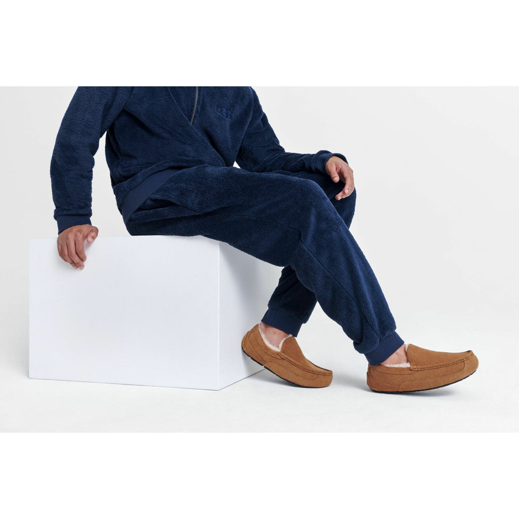 UGG Men's Ascot Slipper in Chestnut