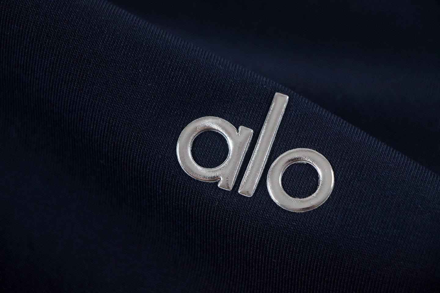 alo Solid Logo T-Shirt & Shorts Set