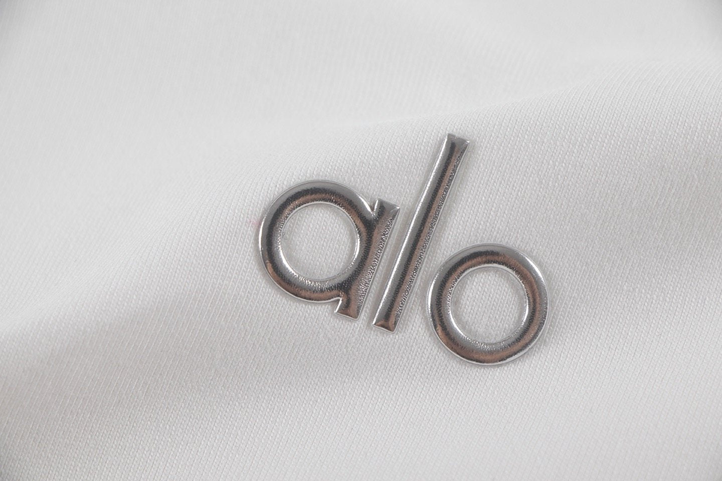 alo Solid Logo T-Shirt & Shorts Set