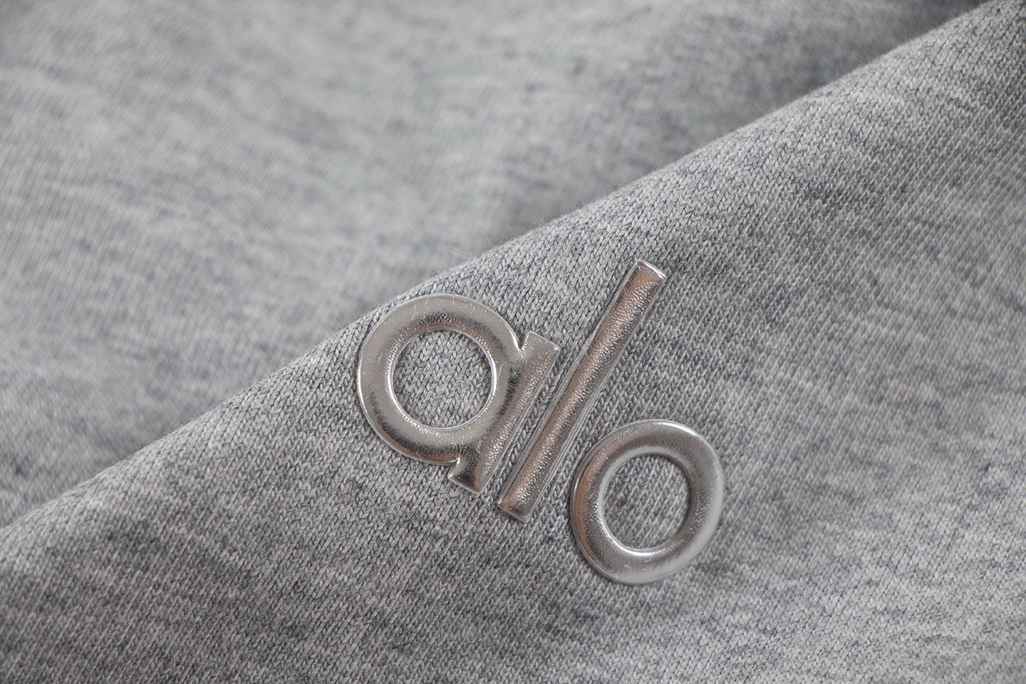 alo Solid Logo T-Shirt & Shorts Set