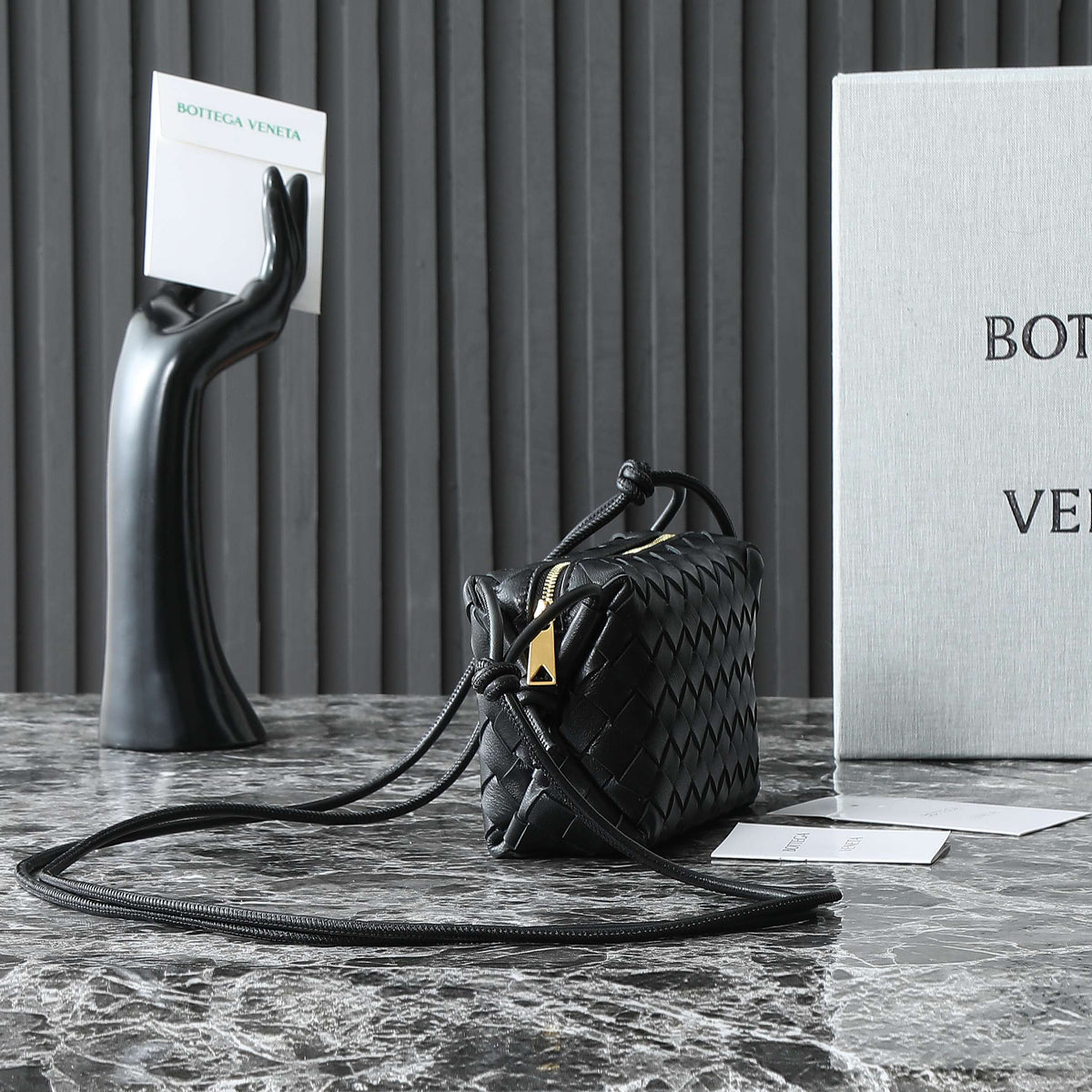 BV MINI LOOP 17CM BLACK CALFSKIN