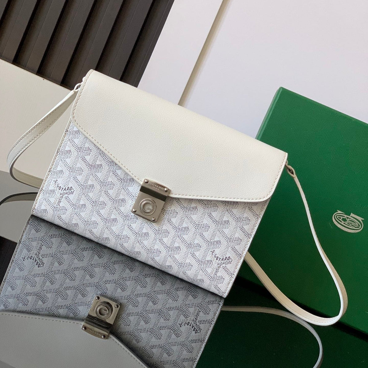 CHYPRE WALLET-POUCH 21 IN WHITE GOYARDINE CANVAS AND CALFSKIN