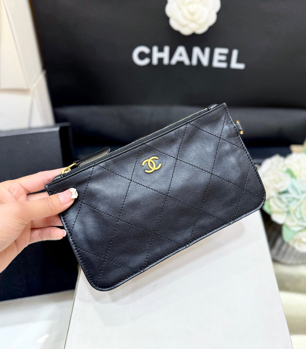 CHANEL MEDIUM MAXI SHOPPING BAG 47 IN BLACK CALFSKIN GOLD-TONE METAL
