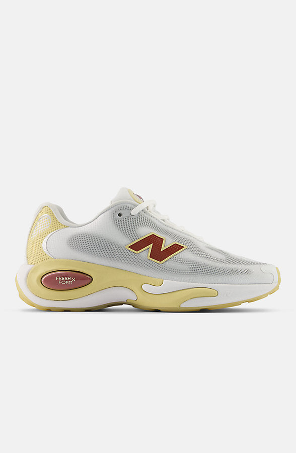New Balance Women's Boston College AC Runner Shoes - White/Cardinal