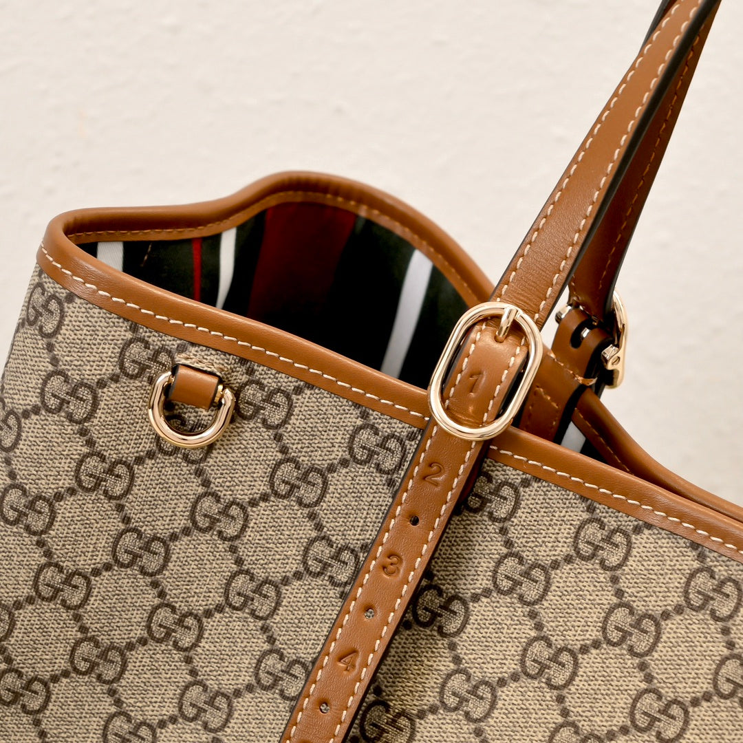 Gucci Emblem Medium Tote Bag