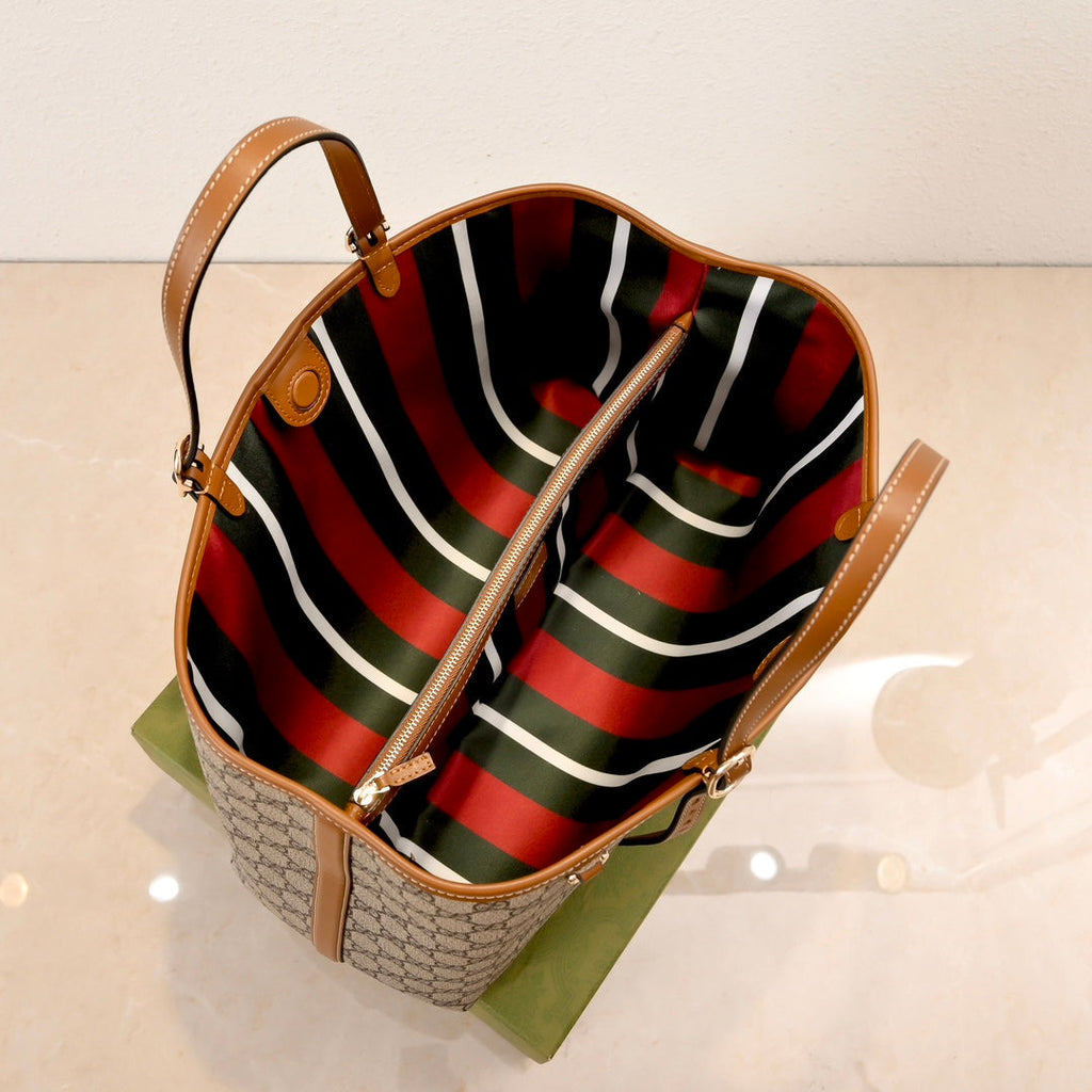 Gucci Emblem Medium Tote Bag