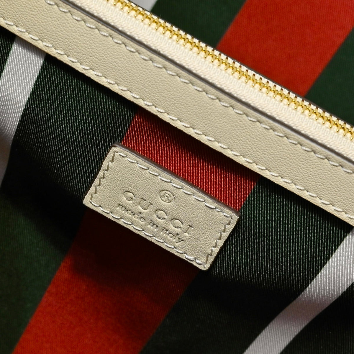 Gucci Emblem Bucket Bag-815103