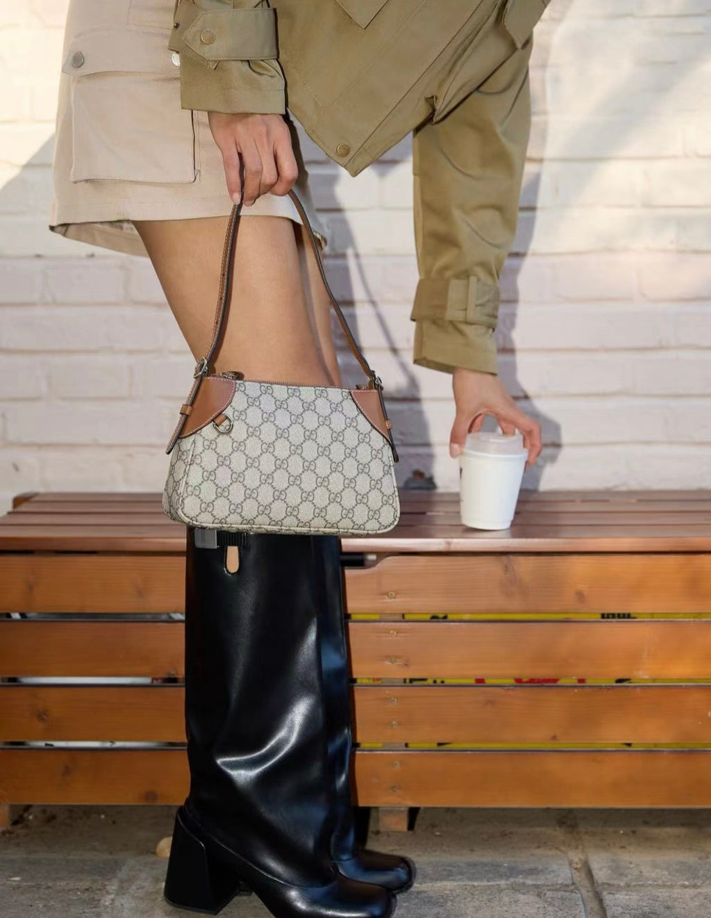 Gucci Emblem Small Zipped Tote Bag – 815218
