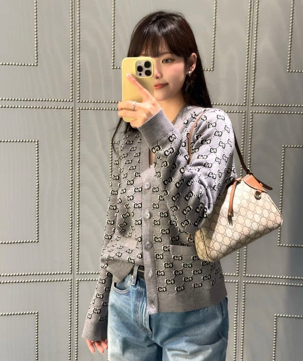 Gucci Emblem Small Zipped Tote Bag – 815218