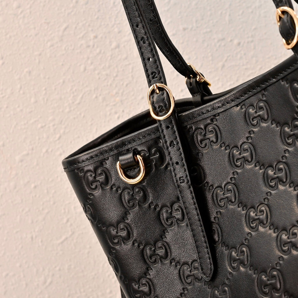 Gucci Emblem Small Tote Bag-815214
