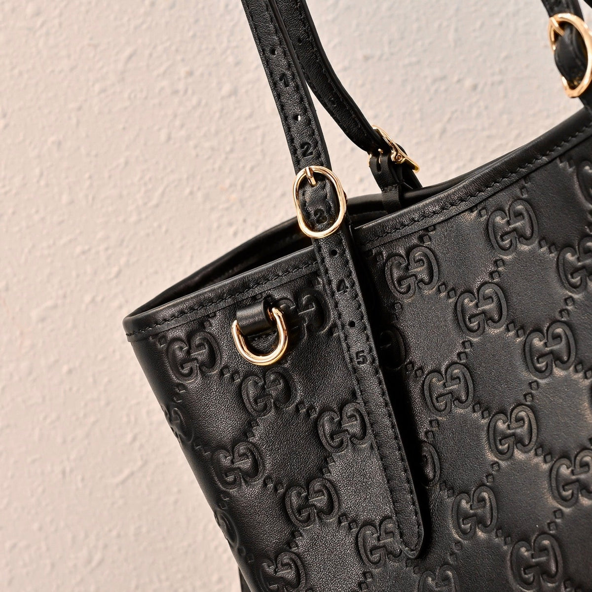 Gucci Emblem Small Tote Bag-815214