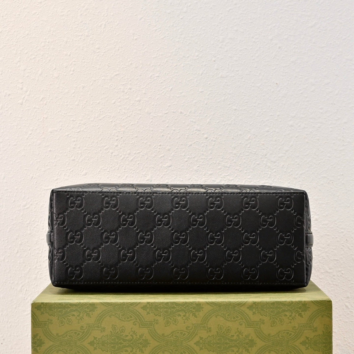 Gucci Emblem Small Tote Bag-815214