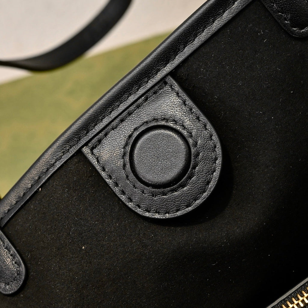Gucci Emblem Small Tote Bag-815214
