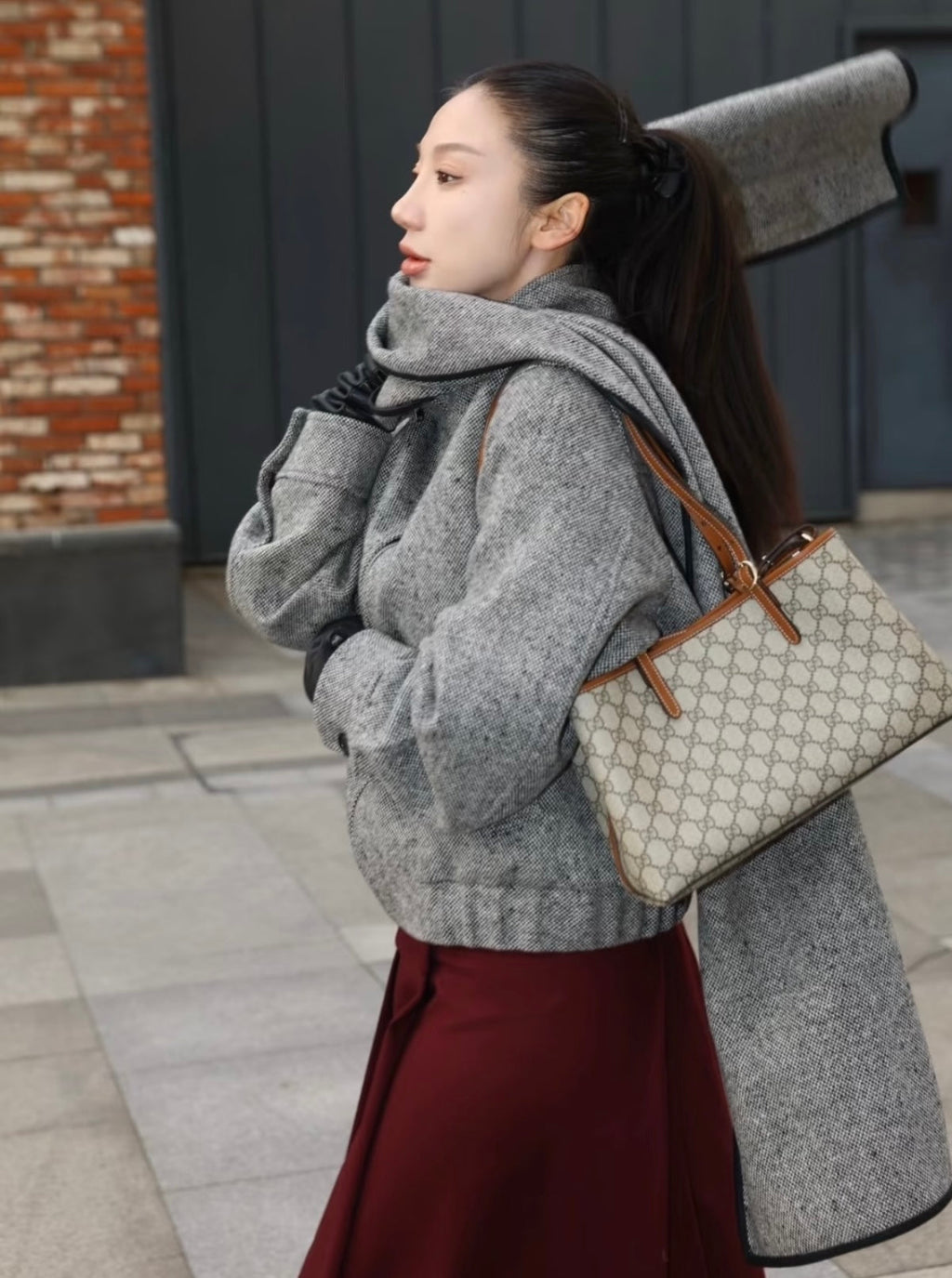 Gucci Emblem Small Tote Bag-815214