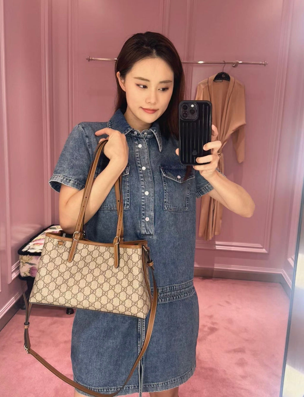 Gucci Emblem Small Tote Bag-815214