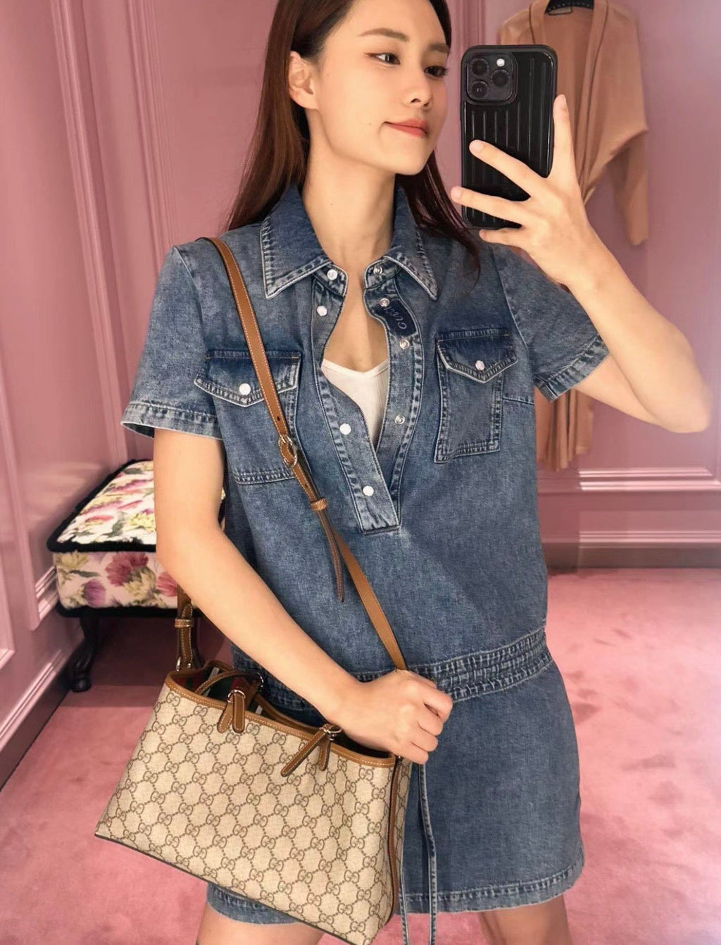 Gucci Emblem Small Tote Bag-815214