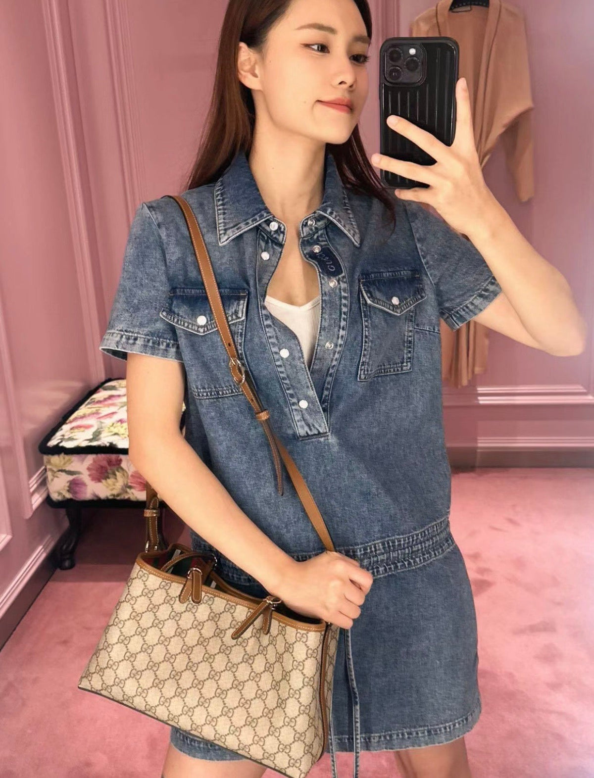 Gucci Emblem Small Tote Bag-815214