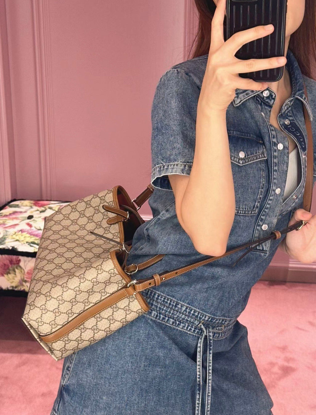 Gucci Emblem Small Tote Bag-815214