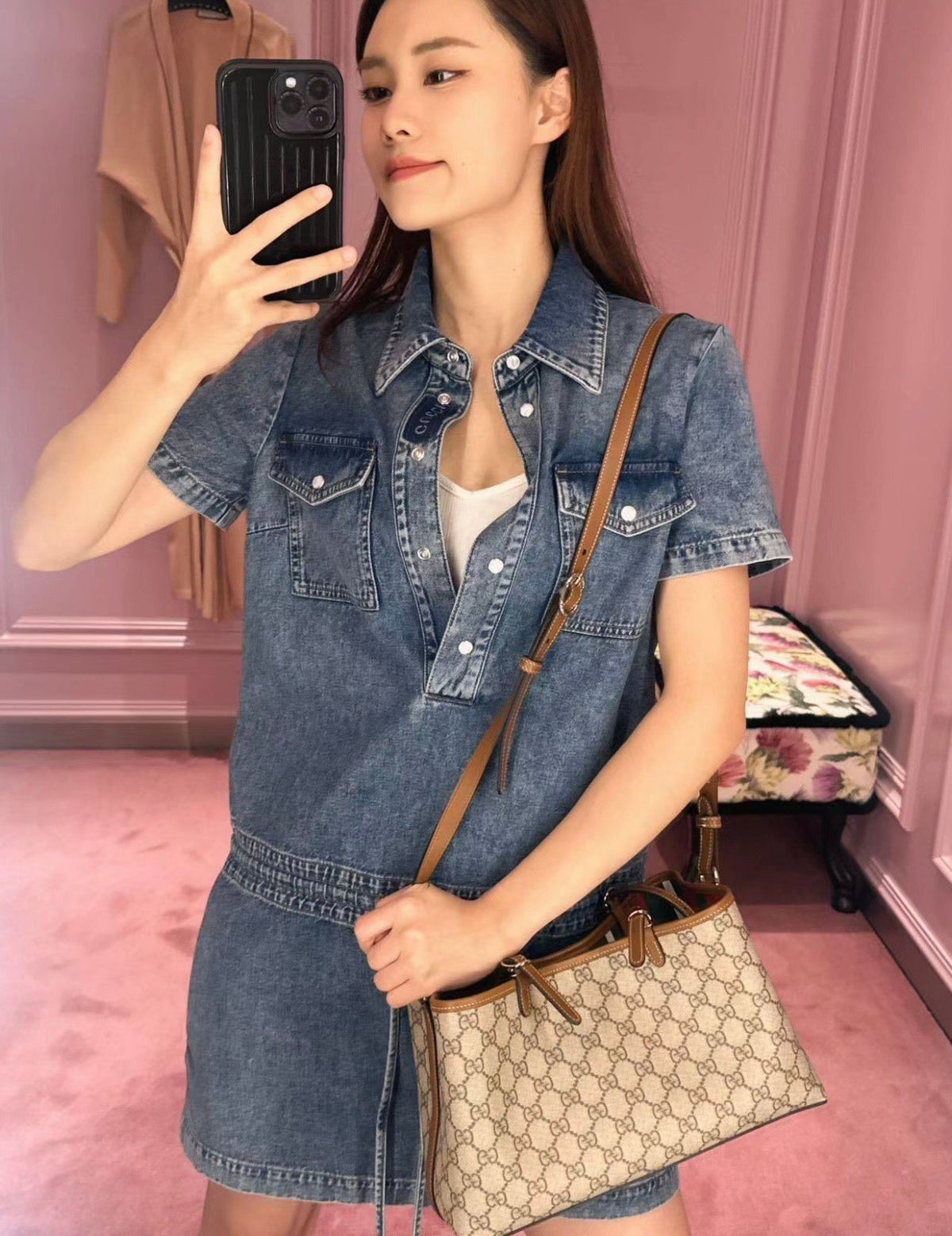 Gucci Emblem Small Tote Bag-815214