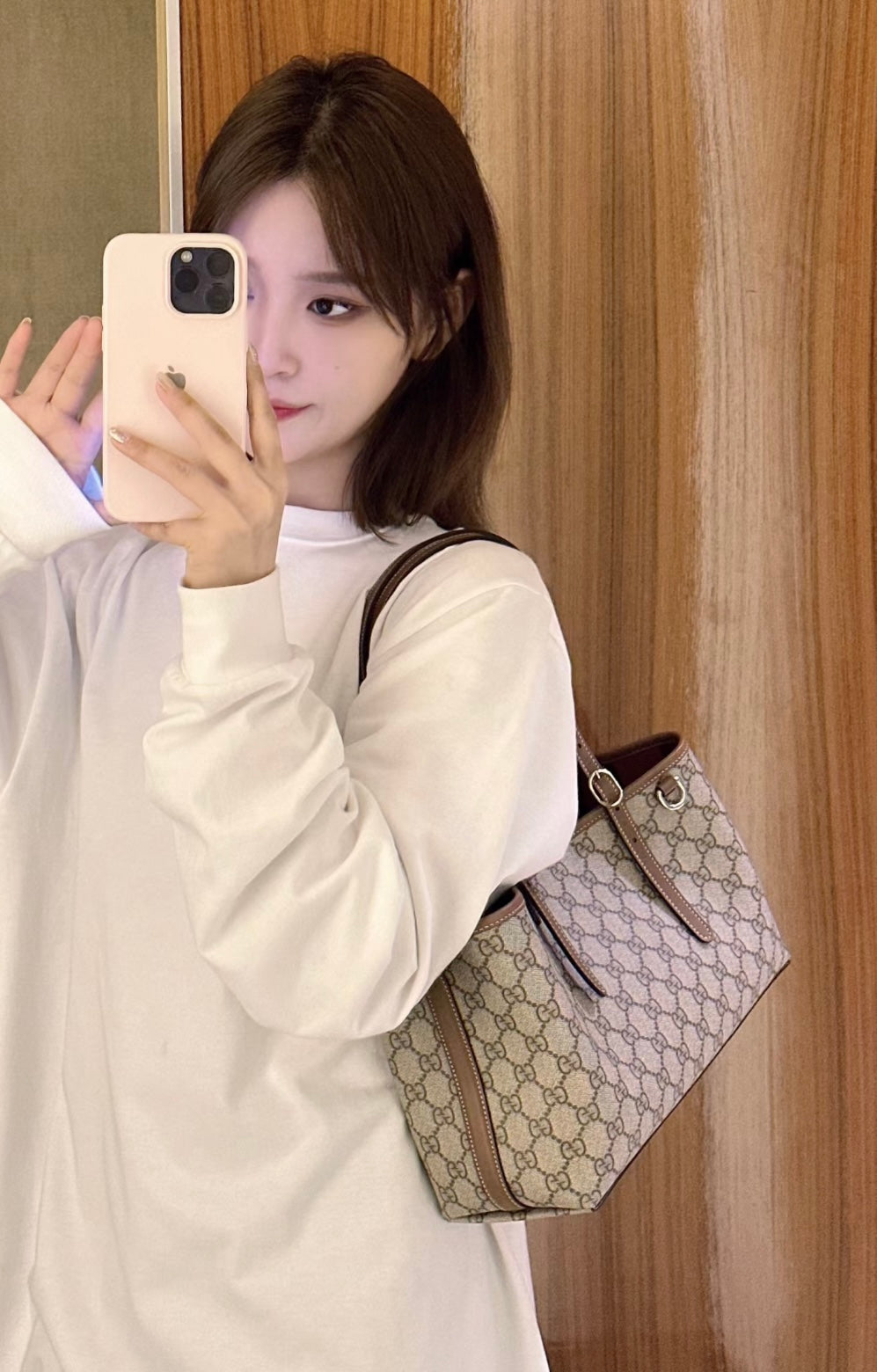 Gucci Emblem Small Tote Bag-815214