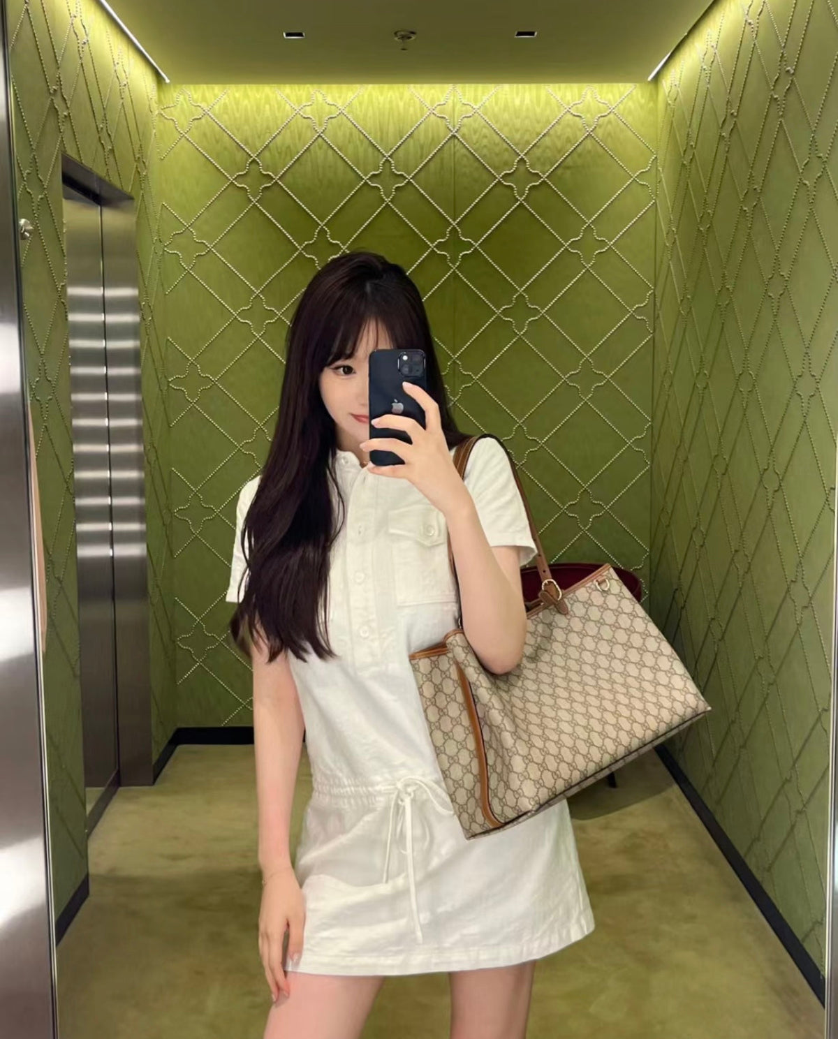Gucci Emblem Small Tote Bag-815214